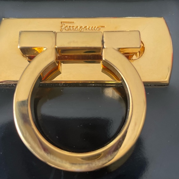 Salvatore Ferragamo patent leather - Picture 4 of 15